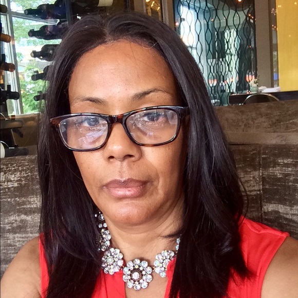 Meet your Posher, Holly - Picture 1 of 1